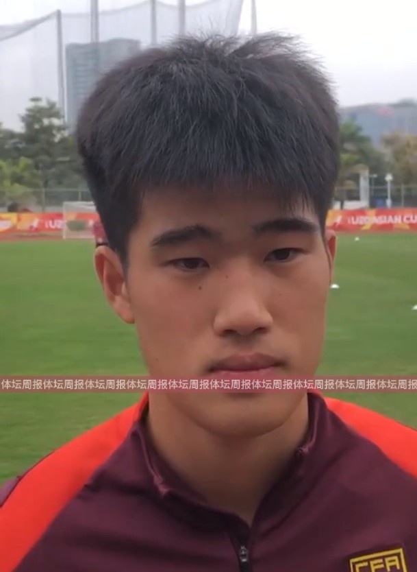  U20國(guó)足球員彭嘯：首戰(zhàn)獲勝樹立很大信心，下半場(chǎng)沒發(fā)揮出水平