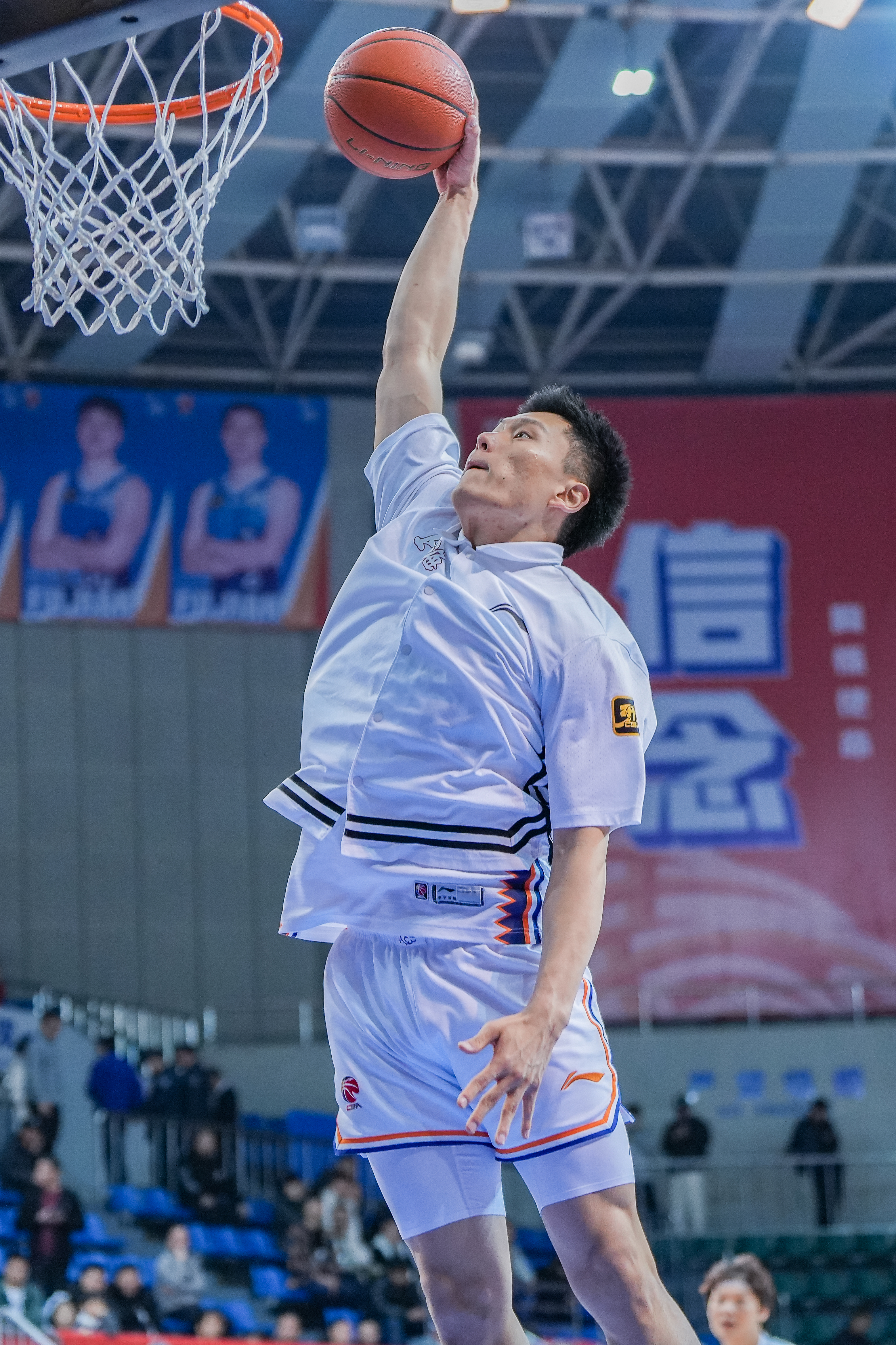  持續(xù)漲球！上海男籃“李花”組合—李弘權(quán)、李添榮