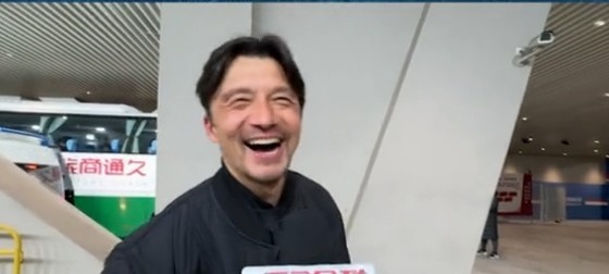  帶孩子和帶球隊(duì)哪個(gè)更累？謝暉笑言：都累，但帶孩子更累