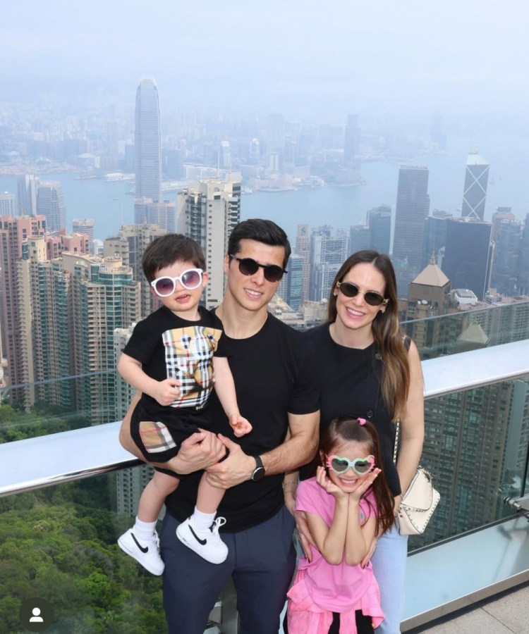  特謝拉帶家人赴中國香港過周末，陳晉一留言：這是個好地方