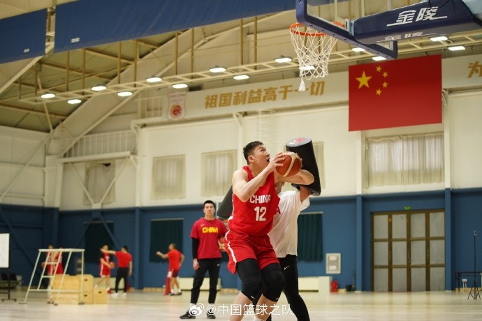  中國籃球之隊(duì)官博：大塊頭 大能量 祝李炎哲25歲生日快樂！