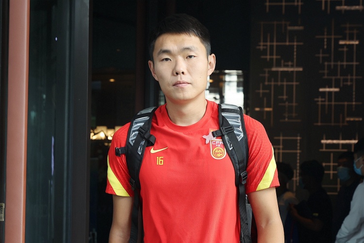  媒體人：國足征召5名邊后衛(wèi)真的有必要嗎？中場堆積眾多8號位