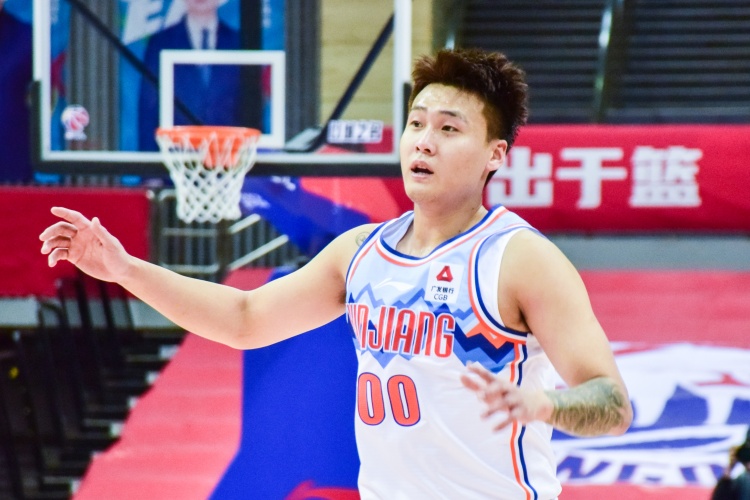  不太準(zhǔn)！趙睿18中6拿到20分4板4助也有4失誤 三分13中4