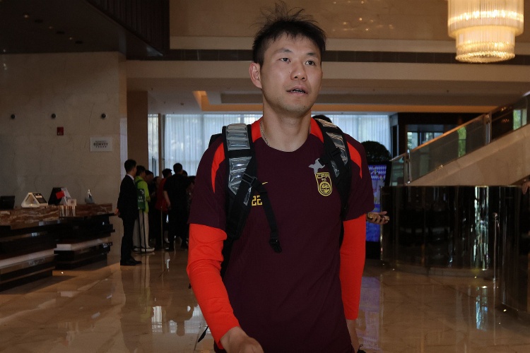  李源一3次助攻位居助攻榜榜首，李璇：再看伊萬發(fā)言覺得有種錯亂