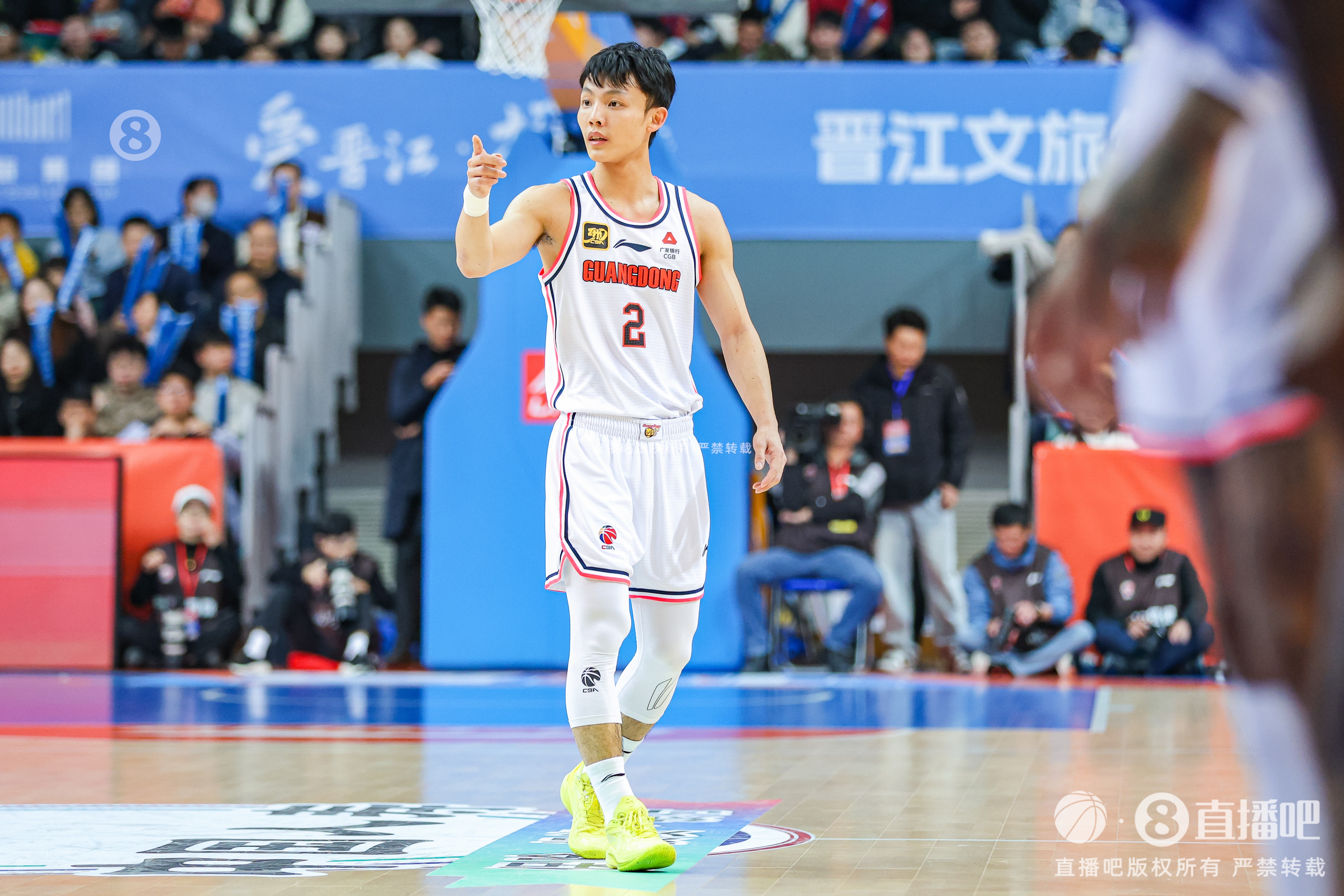  徐中鋒手感還沒開！徐杰半場12中4&三分7中2拿12分2前場板2助2斷