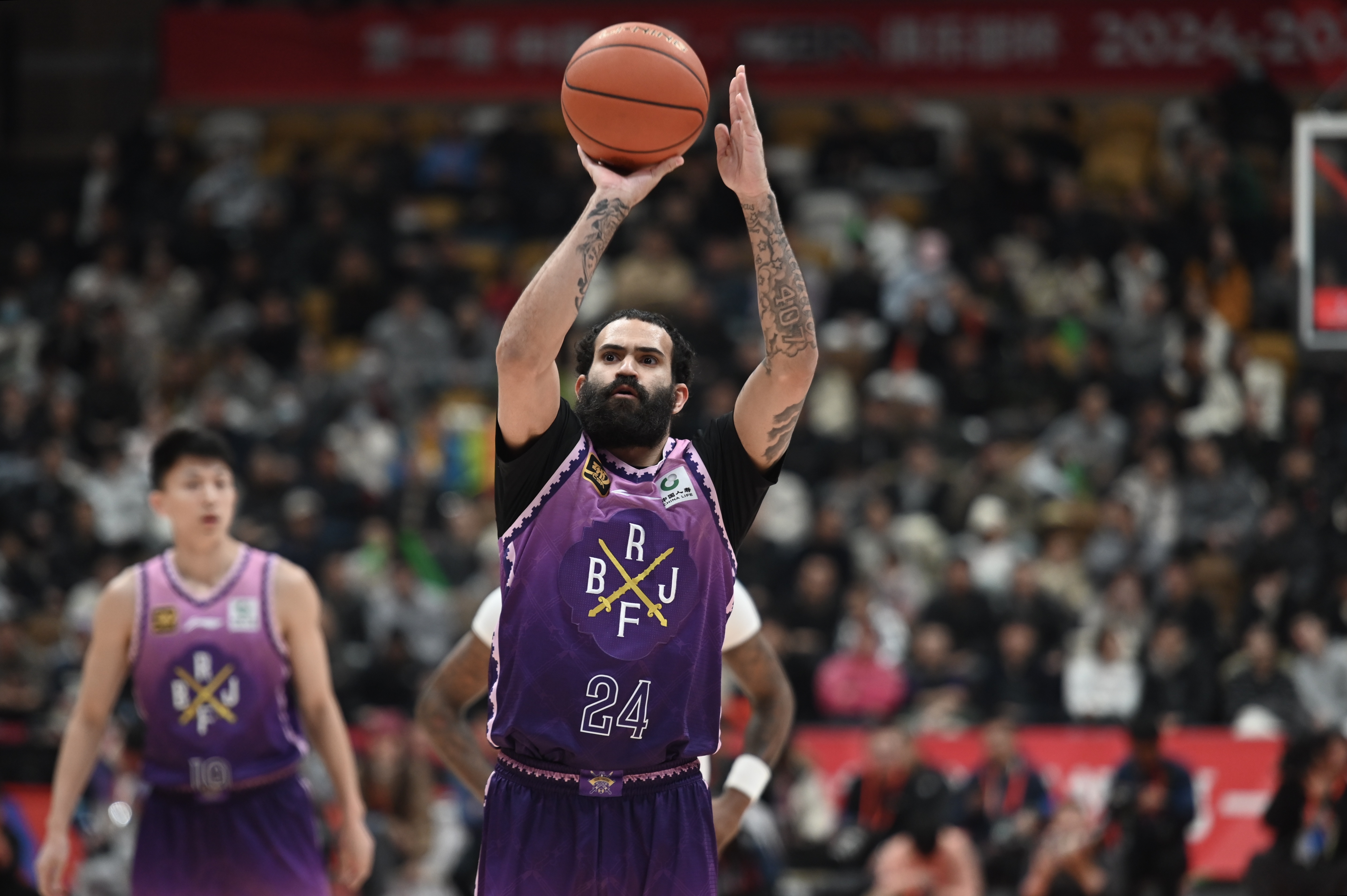  高效輸出！里勒半場各種強(qiáng)突 兩分球7中7砍下16分2籃板3助攻