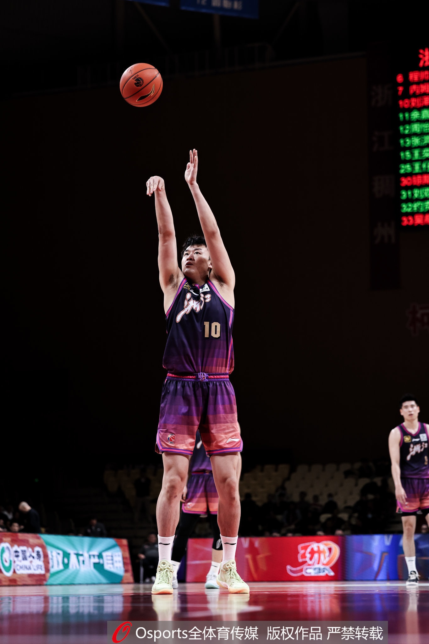  高效替補(bǔ)！劉澤一13投7中&罰球4中3得18分7板 得分并列全隊(duì)最高